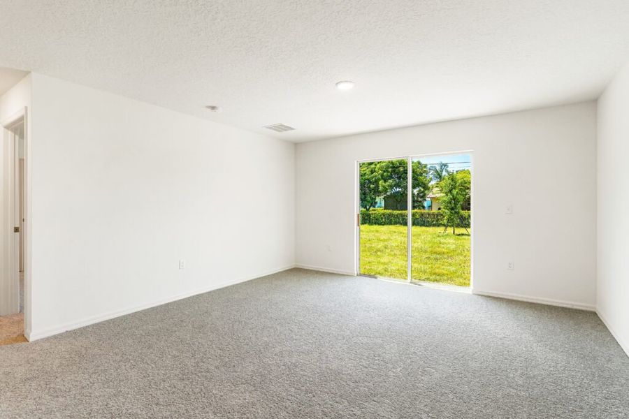 Representative unfurnished interior of a home built from the Foxtail by Holiday Builders in Port St Lucie, Port St. Lucie (Image 8).