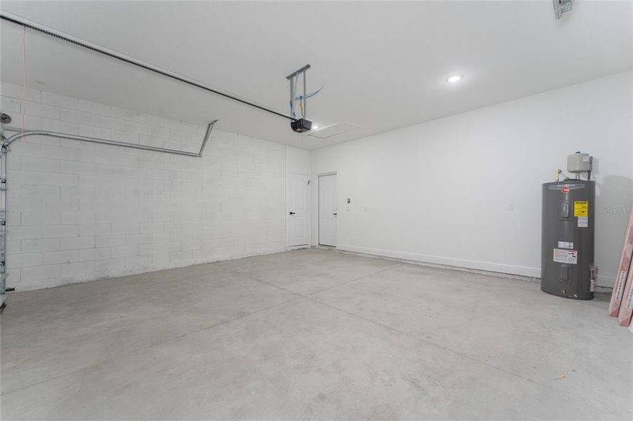 Spacious, unfurnished interior of a new home in , Citrus Springs (Image 28). Spacious, unfurnished interior of a new home in , Citrus Springs (Image 28).