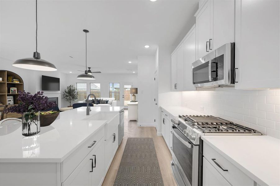 Furnished interior view inside a new home in Rolling Ridge, Van Alstyne (Image 16).