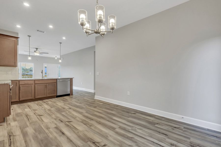 Hampton – Breakfast Area Open to Kitchen Hampton – Breakfast Area Open to Kitchen