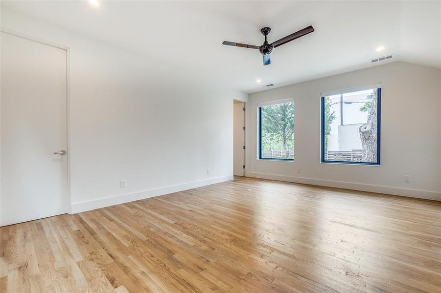 Guest bedroom