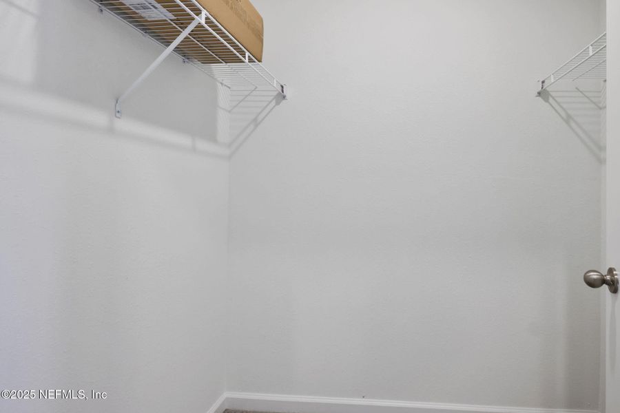 Spacious, unfurnished interior of a new home in Cedar Creek, Jacksonville (Image 19).