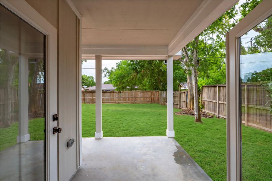 Exterior details and patio area of a home in , Texas City (Image 3).