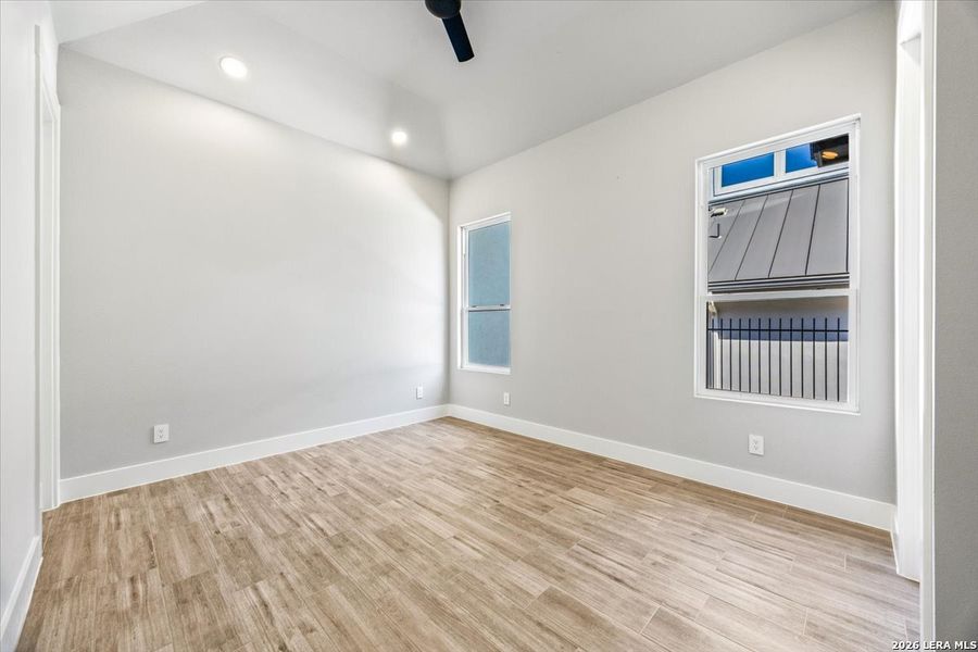 Spacious, unfurnished interior of a new home in , San Antonio (Image 24).