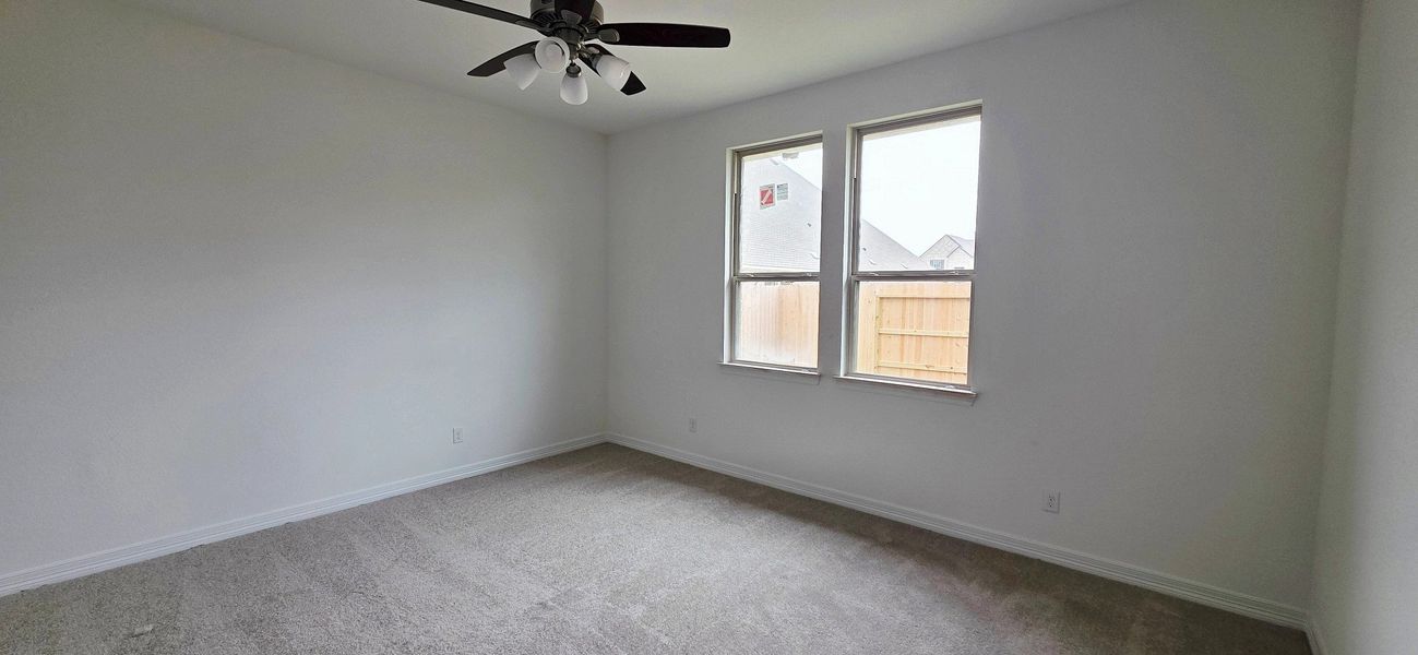 Spacious, unfurnished interior of a new home in Sunterra Lakes, Brookshire (Image 7).
