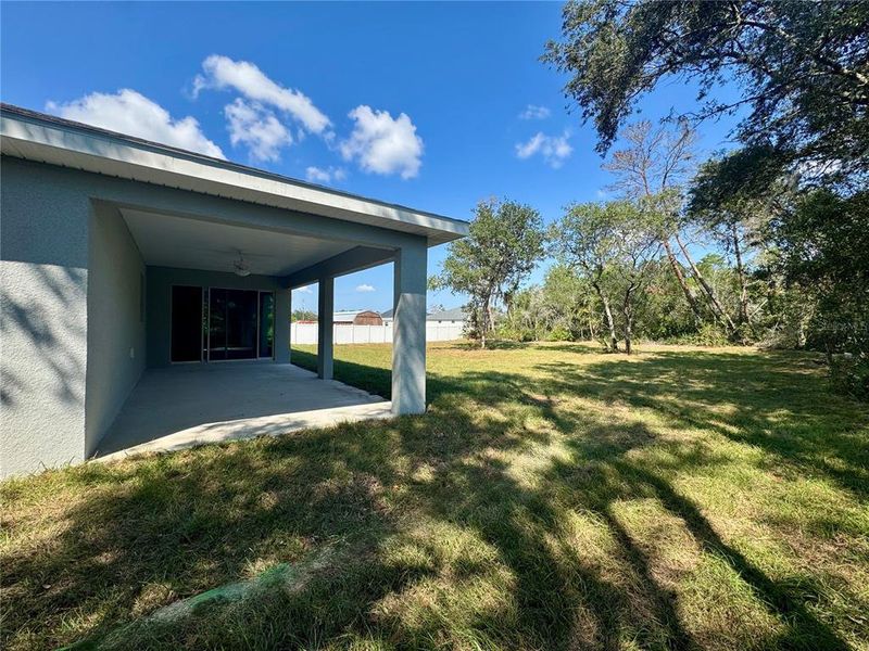 Exterior details and patio area of a home in , Dunnellon (Image 20).