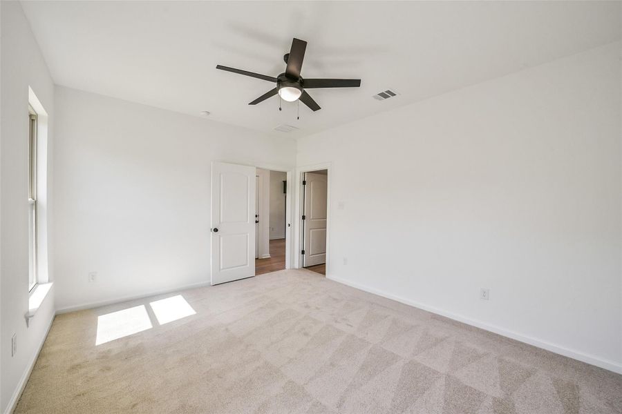 Spacious, unfurnished interior of a new home in Mostyn Springs, Magnolia (Image 27).