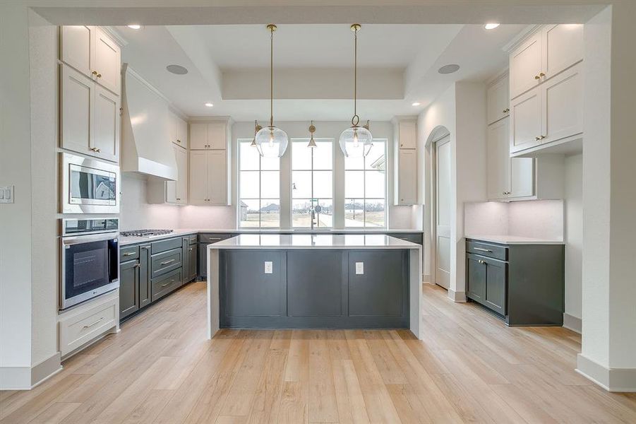 Furnished interior view inside a new home in Tuscan Estates, Waxahachie (Image 11).