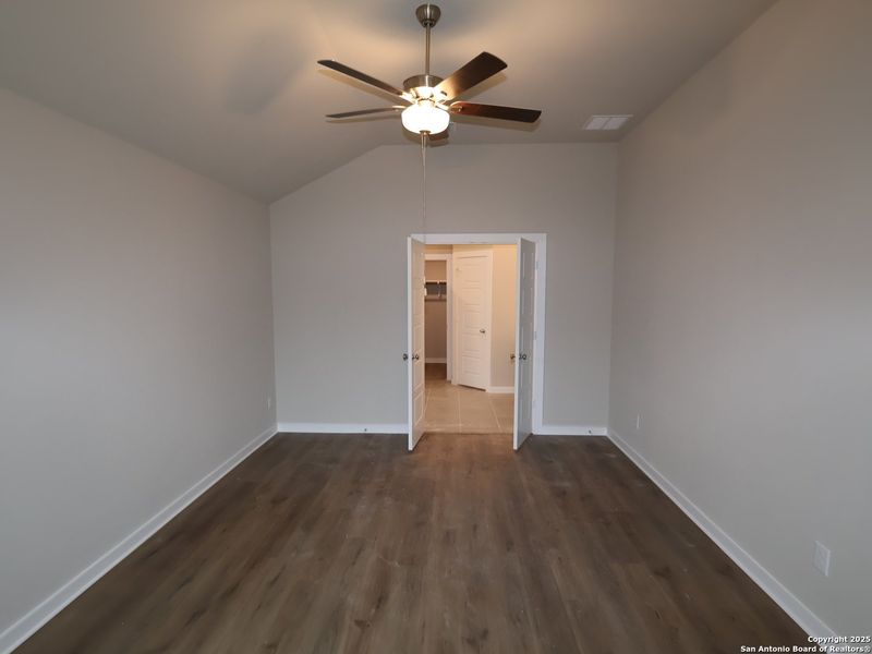 Spacious, unfurnished interior of a new home in Winding Brook, San Antonio (Image 18). Spacious, unfurnished interior of a new home in Winding Brook, San Antonio (Image 18).