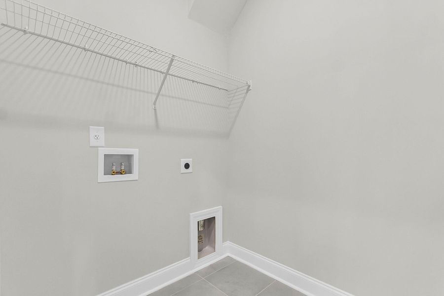 Spacious, unfurnished interior of a new home in Tidewater at Lakes of Cane Bay, Summerville (Image 32).