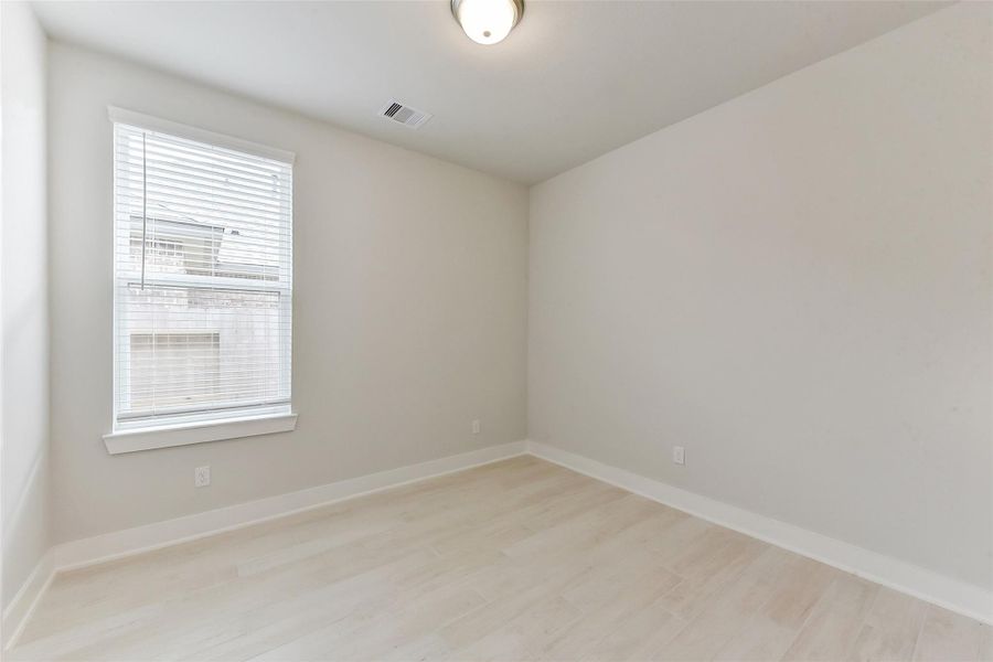 Spacious, unfurnished interior of a new home in , Texas City (Image 29).