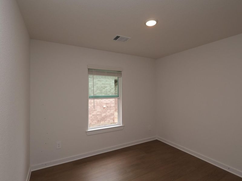 Spacious, unfurnished interior of a new home in Sorella, Tomball (Image 12).