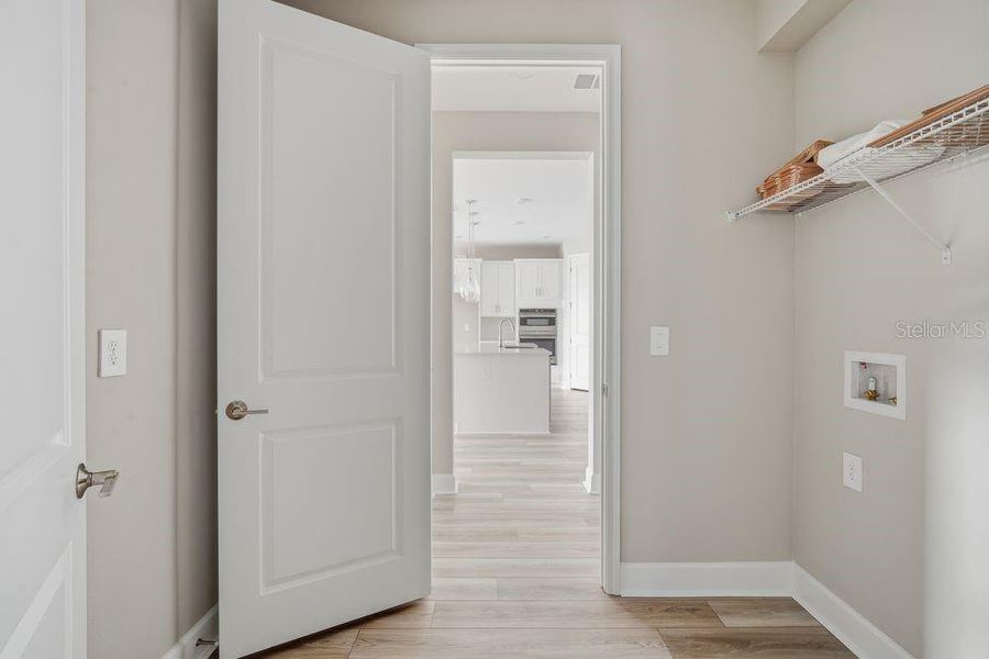 Spacious, unfurnished interior of a new home in Indigo Creek, Apollo Beach (Image 10).