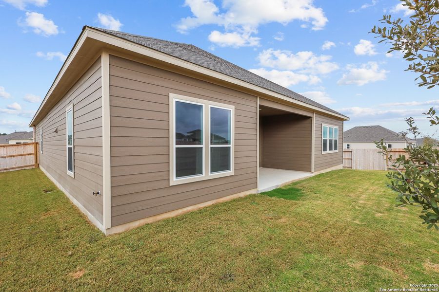 Exterior details and patio area of a home in Homestead, Schertz (Image 19).