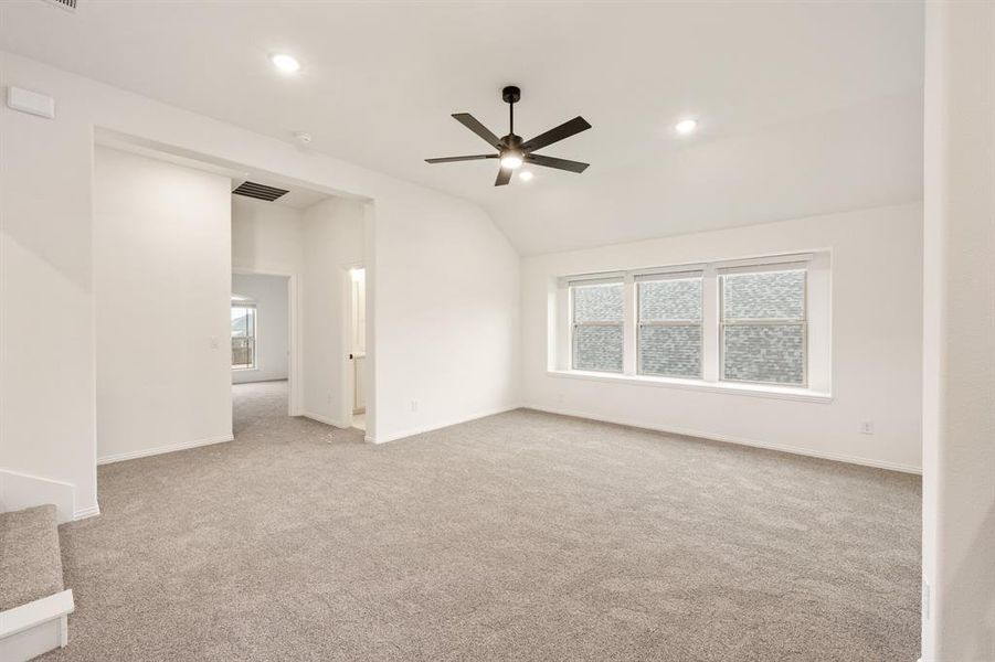 Spacious, unfurnished interior of a new home in Villages of Hurricane Creek, Anna (Image 28).