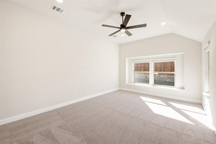 Spacious, unfurnished interior of a new home in Creekview Meadows, Pilot Point (Image 31).