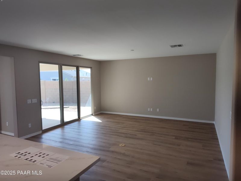 Spacious, unfurnished interior of a new home in North Ridge at Pronghorn Ranch, Prescott Valley (Image 3).