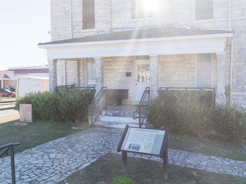 Image 69 of a home in Rolling Meadows.