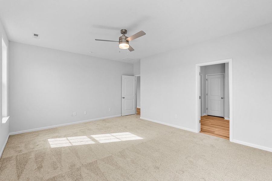 Spacious, unfurnished interior of a new home in Hanes Lake, Winston-Salem (Image 26).