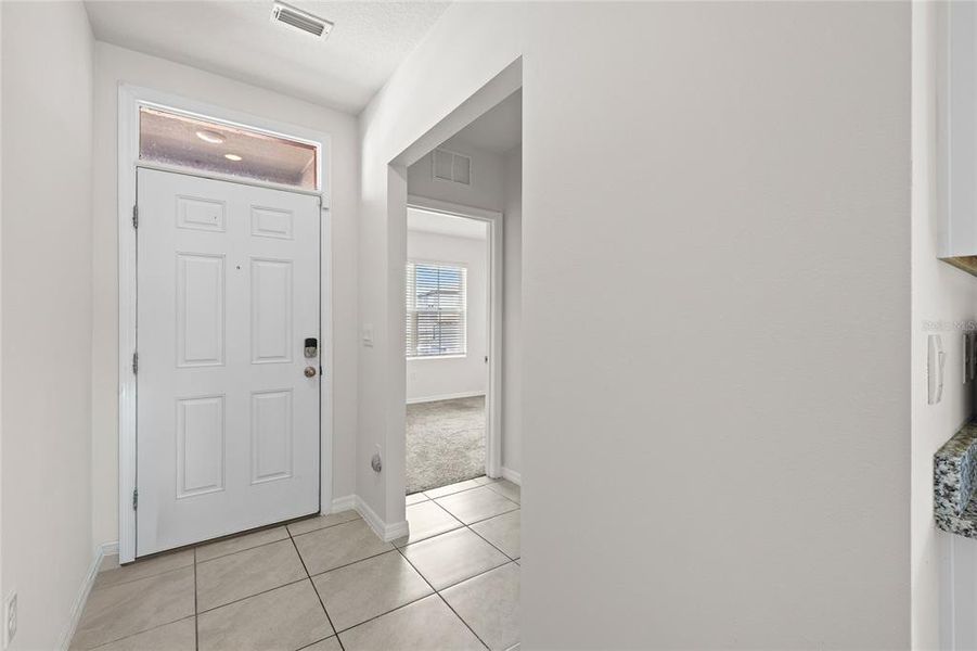 Spacious, unfurnished interior of a new home in Eden Hills, Lake Alfred (Image 23).