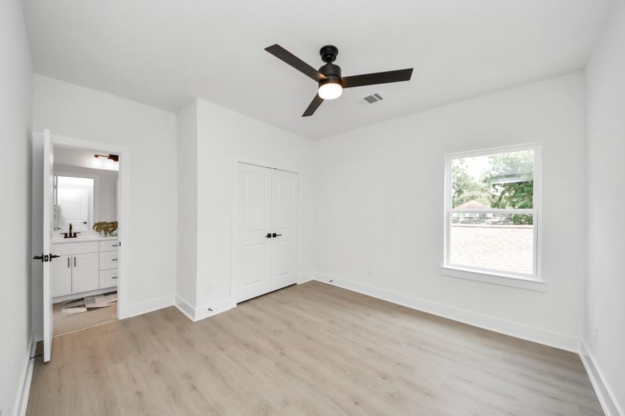 Spacious, unfurnished interior of a new home in , Houston (Image 19).