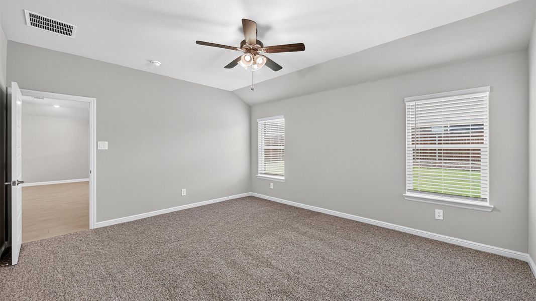 Representative unfurnished interior of a home built from the Emory by D.R. Horton in Lakeview Pointe, Midlothian (Image 19).