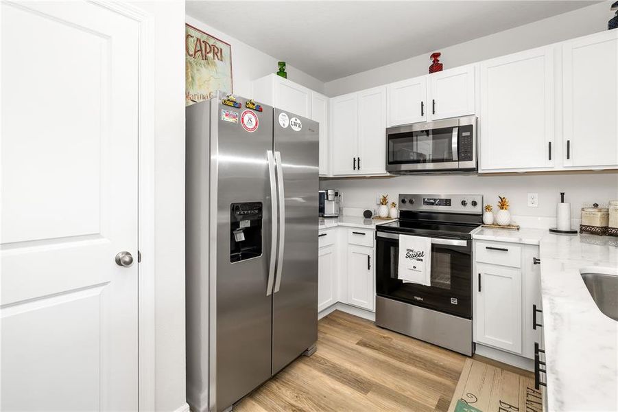 Furnished interior view inside a new home in , Bradenton (Image 42).