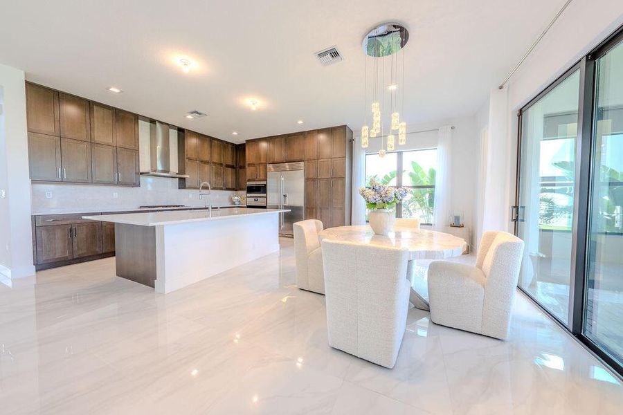Breakfast Nook/Kitchen Breakfast Nook/Kitchen