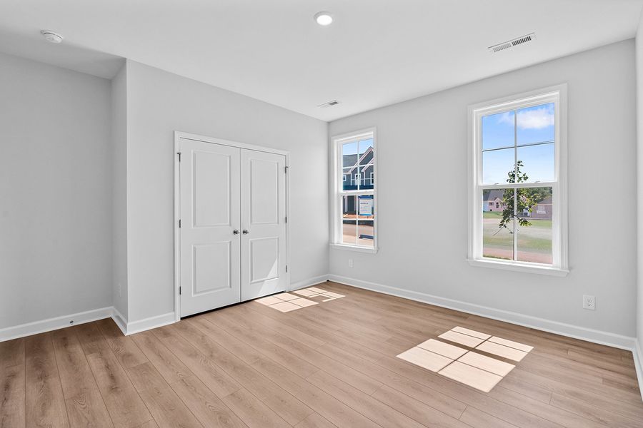 Spacious, unfurnished interior of a new home in Hanes Lake, Winston-Salem (Image 28).