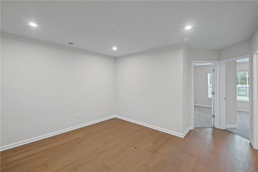 Spacious, unfurnished interior of a new home in Adler Springs, Powder Springs (Image 6).