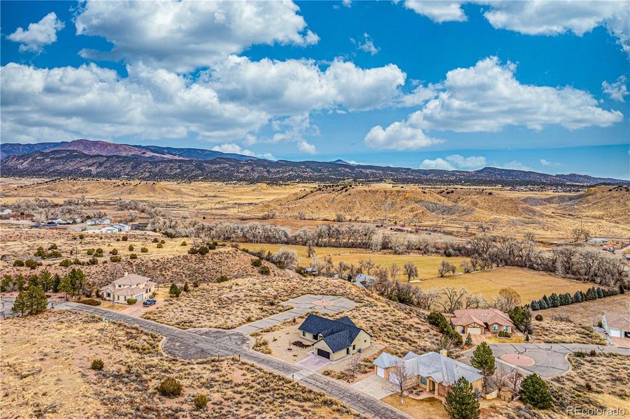Natural landscape and outdoor views near in Cañon City (Image 38). Natural landscape and outdoor views near in Cañon City (Image 38).