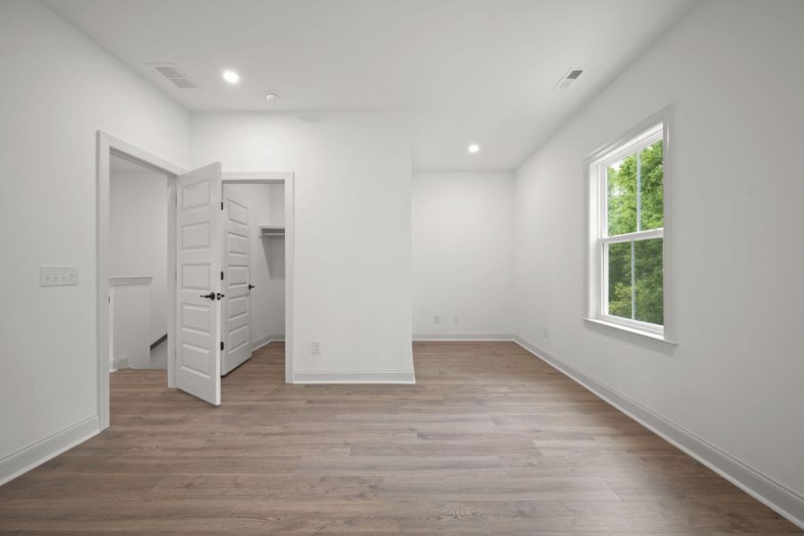 Spacious, unfurnished interior of a new home in , Johns Island (Image 36).