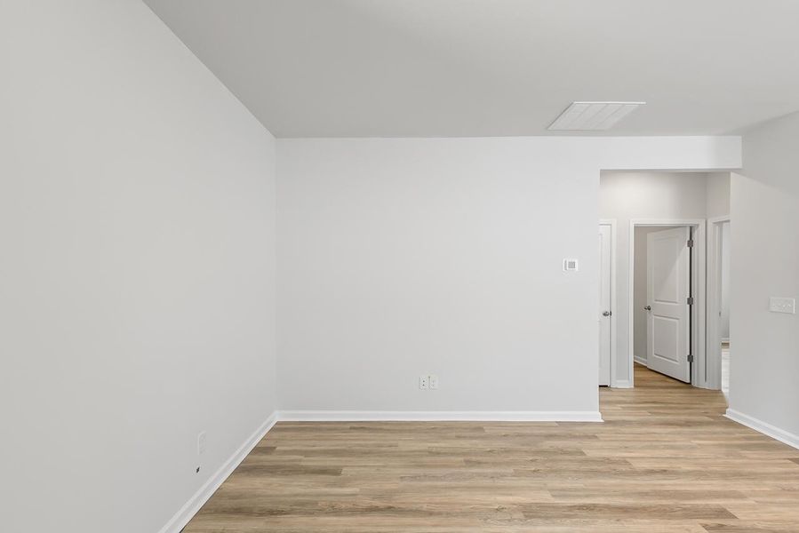 Spacious, unfurnished interior of a new home in Carolina Groves, Moncks Corner (Image 16).