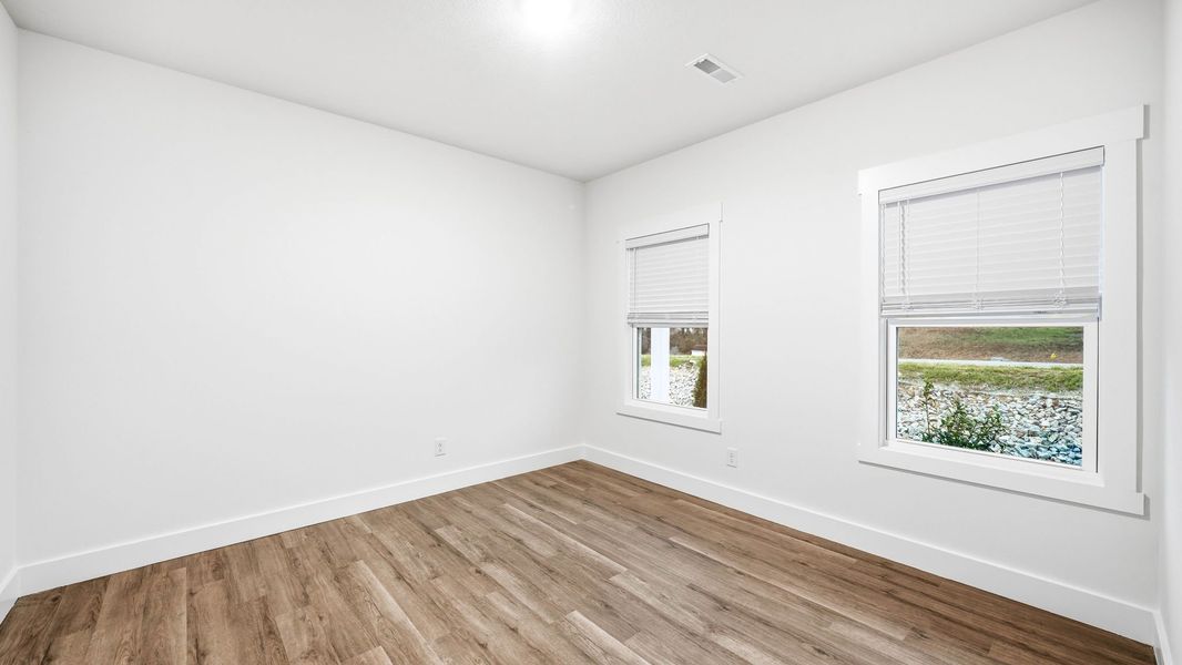 Spacious, unfurnished interior of a new home in Polo Fields, Kingsport (Image 15).