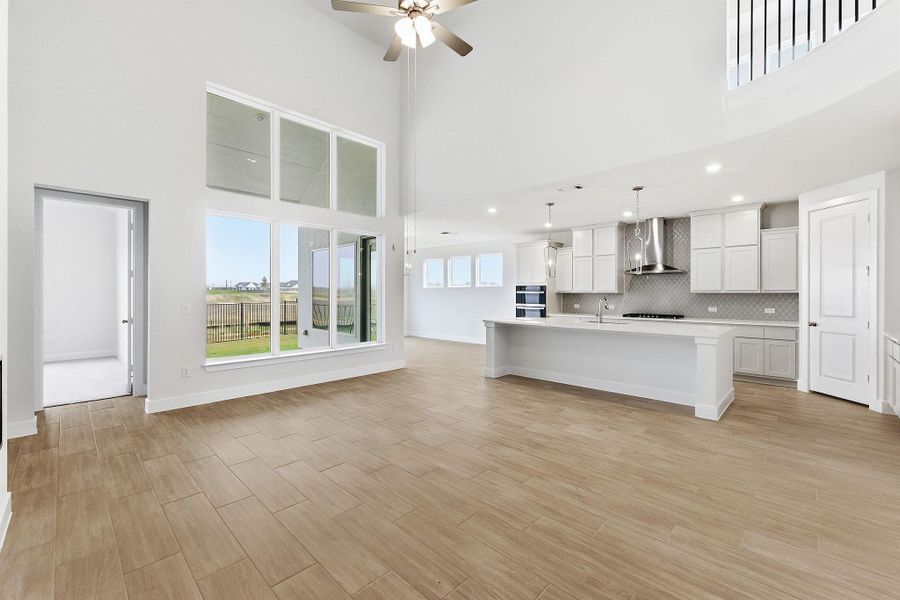 Spacious, unfurnished interior of a new home in The Colony, Bastrop (Image 20).