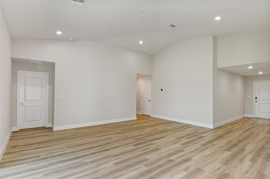 Spacious, unfurnished interior of a new home in Cherrywood Preserve, Ocala (Image 17).