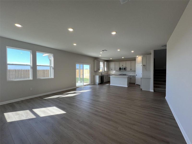 Spacious, unfurnished interior of a new home in Rolling Glen, Hutto (Image 30). Spacious, unfurnished interior of a new home in Rolling Glen, Hutto (Image 30).