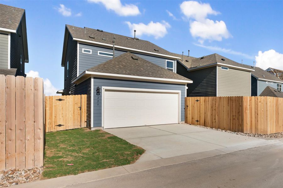 Representative images and renderings are for illustrative purposes. Actual structural options and design finishes of home may vary.