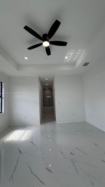 Spacious, unfurnished interior of a new home in , Cape Coral (Image 12).