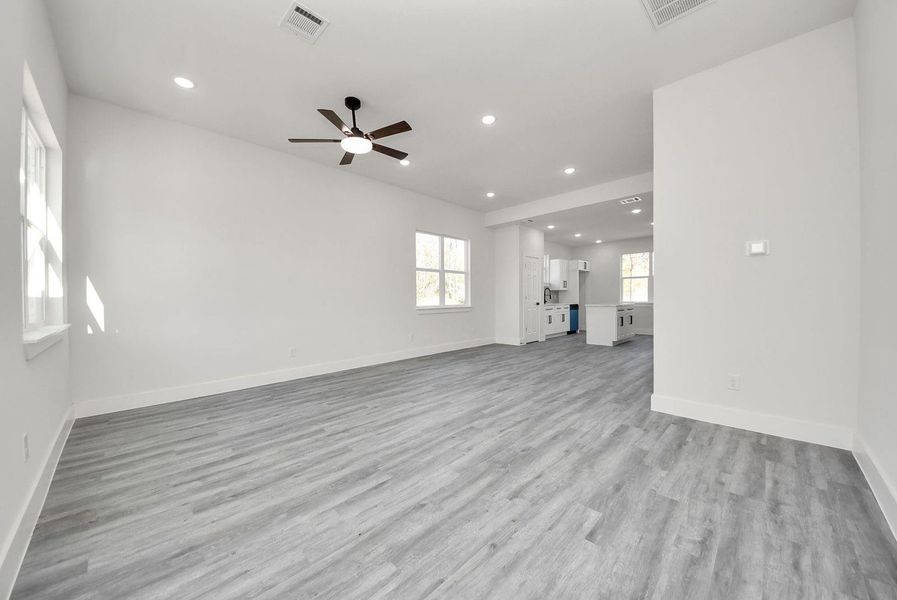 Spacious, unfurnished interior of a new home in , Conroe (Image 14).
