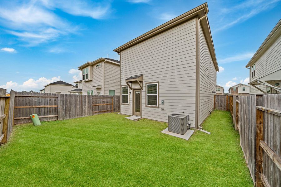 Exterior details and patio area of a home in , Missouri City (Image 20).