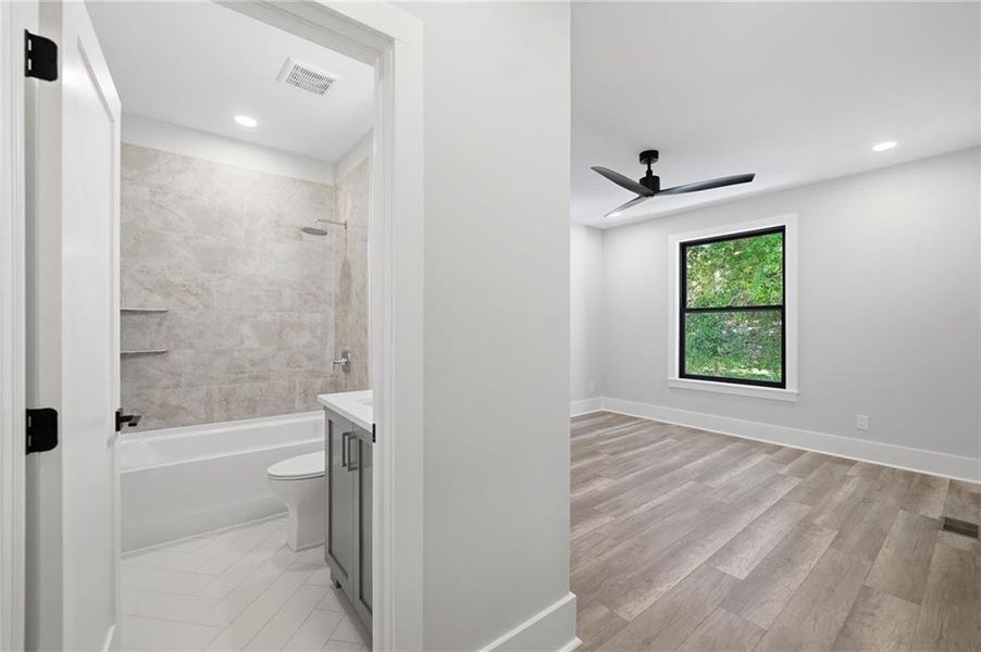 Spacious, unfurnished interior of a new home in , Roswell (Image 61).