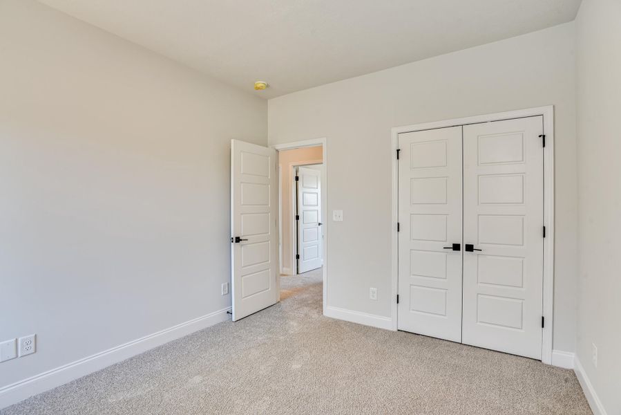Spacious, unfurnished interior of a new home in , Edgefield (Image 14).