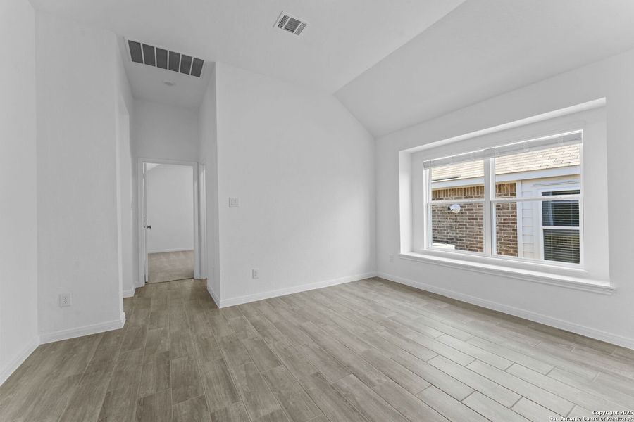 Spacious, unfurnished interior of a new home in Gatehouse: Brookstone II Collection, New Braunfels (Image 20).