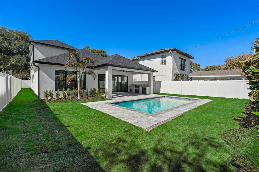 Exterior details and patio area of a home in , Orlando (Image 33).