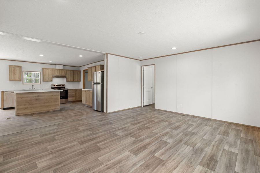 Spacious, unfurnished interior of a new home in , Holly Hill (Image 10).