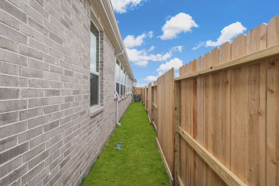 Representative exterior details of a home built from the Fairway by Chesmar Homes in Riceland Alley Loads, Mont Belvieu (Image 17).