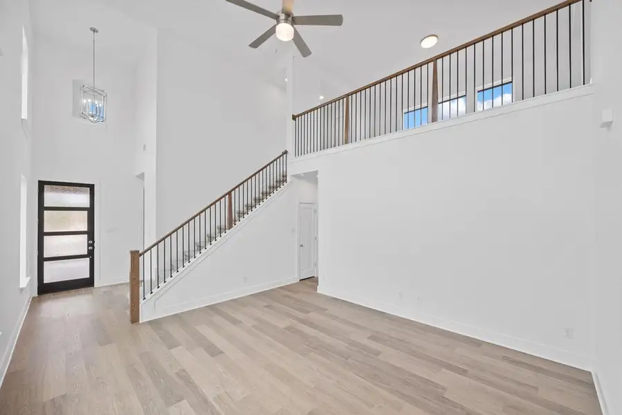 Spacious, unfurnished interior of a new home in Santa Rita Ranch, Liberty Hill (Image 19).