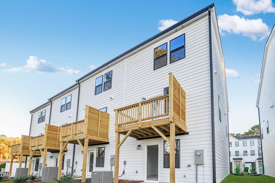 SUN_ElmGrove_Pic_Wyatt_Back_1of2 SUN_ElmGrove_Pic_Wyatt_Back_1of2