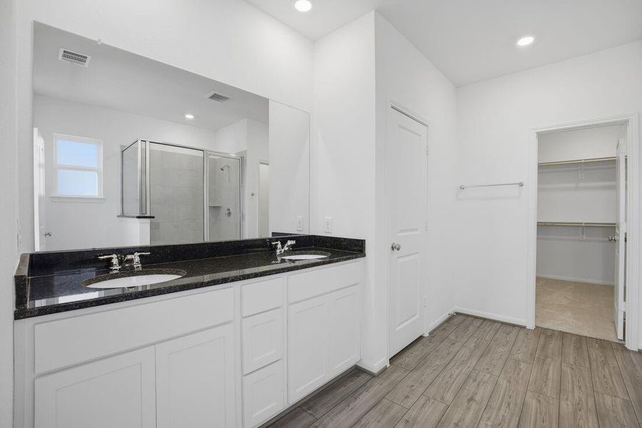 21847 Honey Scent ~ Ready Now